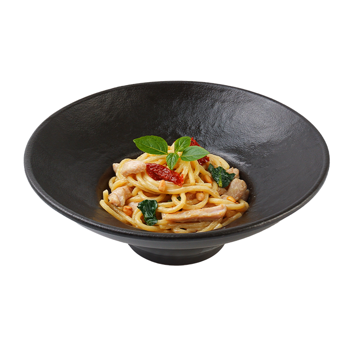 

Спагетти с курицей и шпинатом в соусе блю чиз