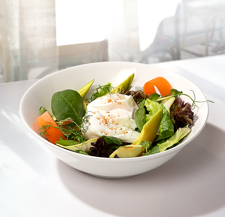 

Зеленый салат с яйцом пашот